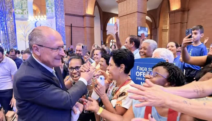 Em Aparecida, Alckmin pede isenção da Justiça Eleitoral